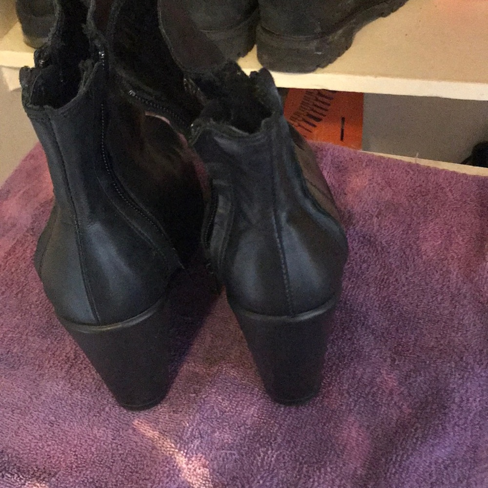 Boots - Picture 3 of 3